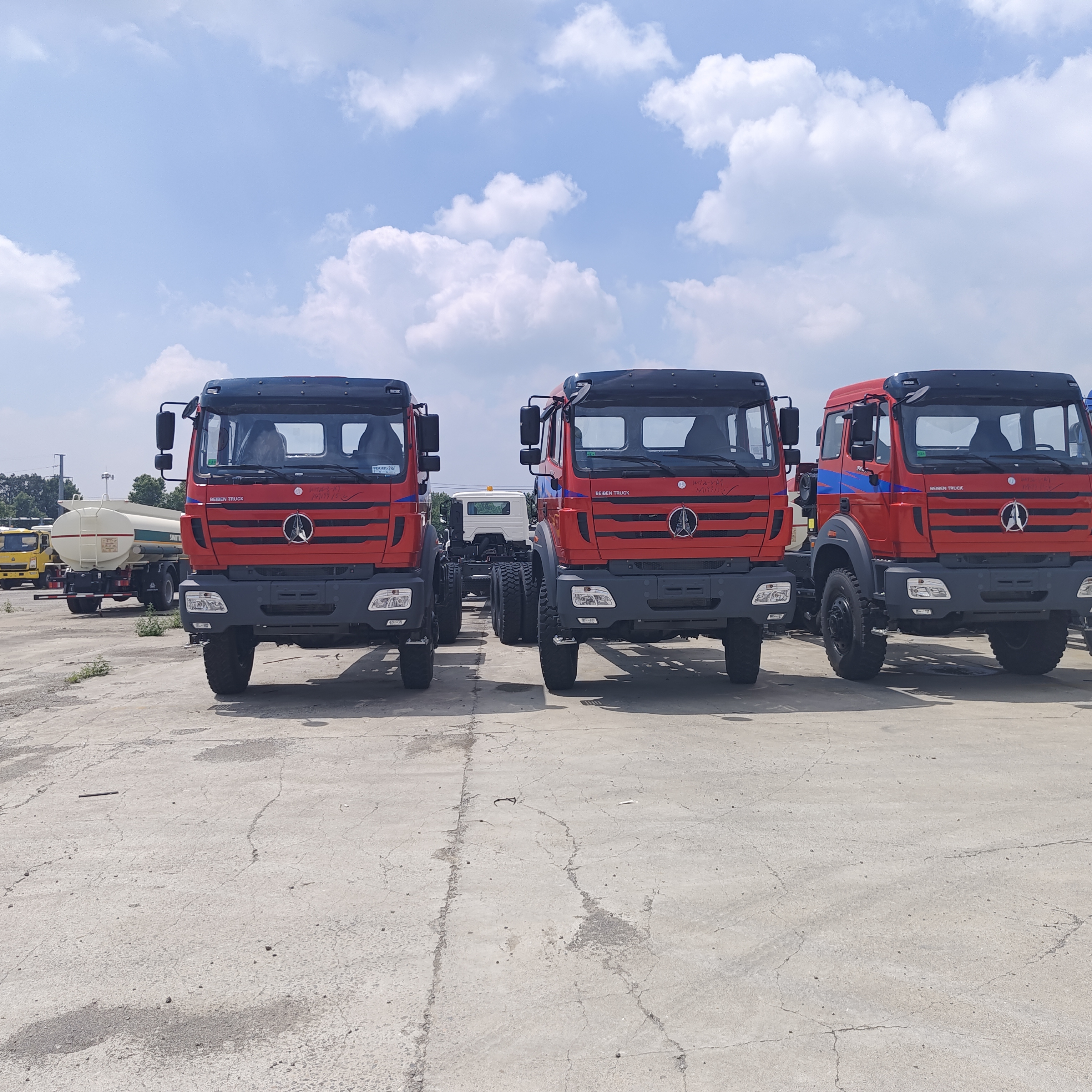 BEIBEN 2642 8×4 รถบรรทุกขุดเหมืองหนัก พร้อมเครื่อง WEICHAI ขนาด 420 HP และภาระประโยชน์ 35-45 ตันสําหรับเหมืองแร่และหินหิน