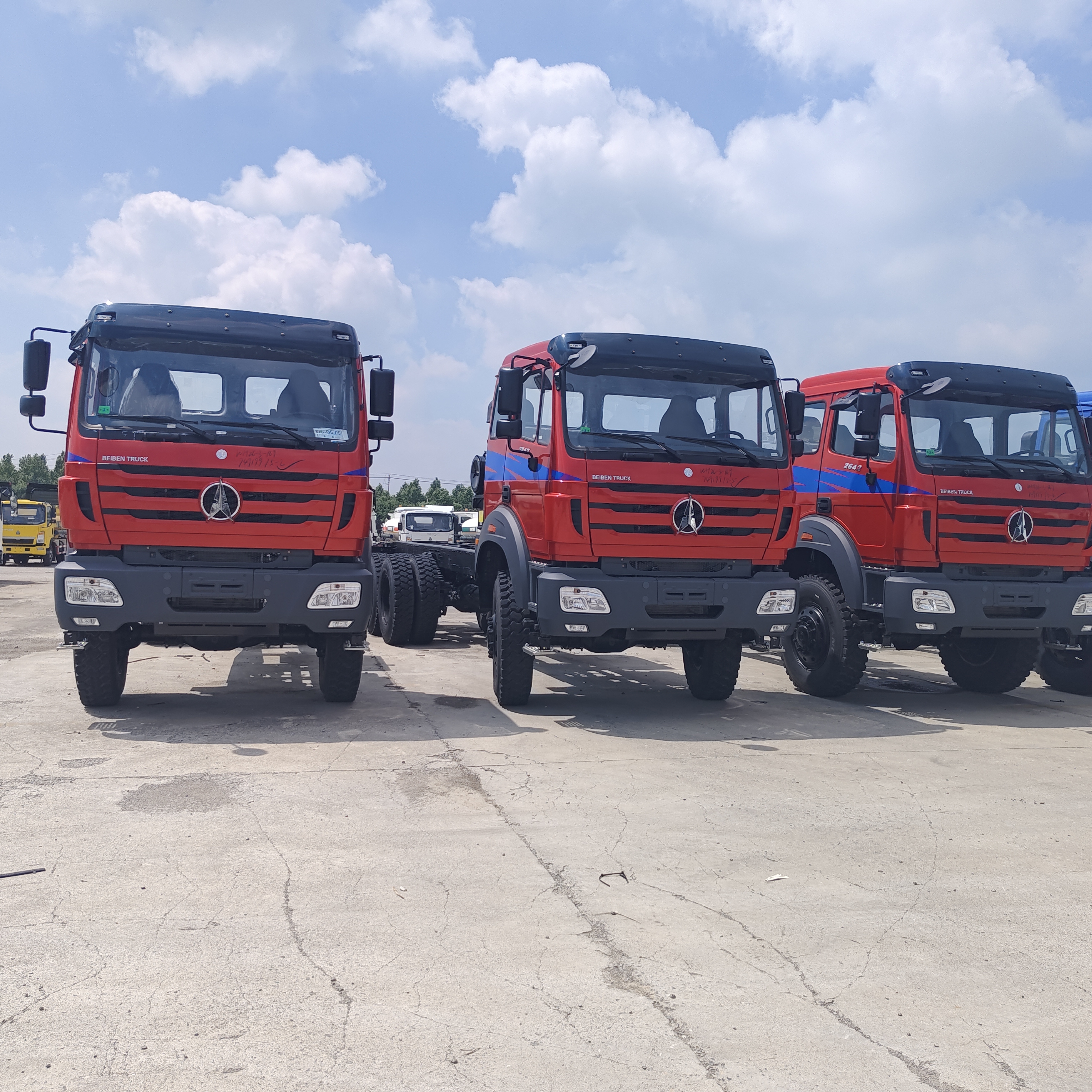 BEIBEN 2642 6×4 รถขนของหนัก พร้อมเครื่อง WEICHAI ขนาด 420 HP และน้ําหนัก 25-35 ตัน สําหรับการเหมืองแร่และการก่อสร้าง