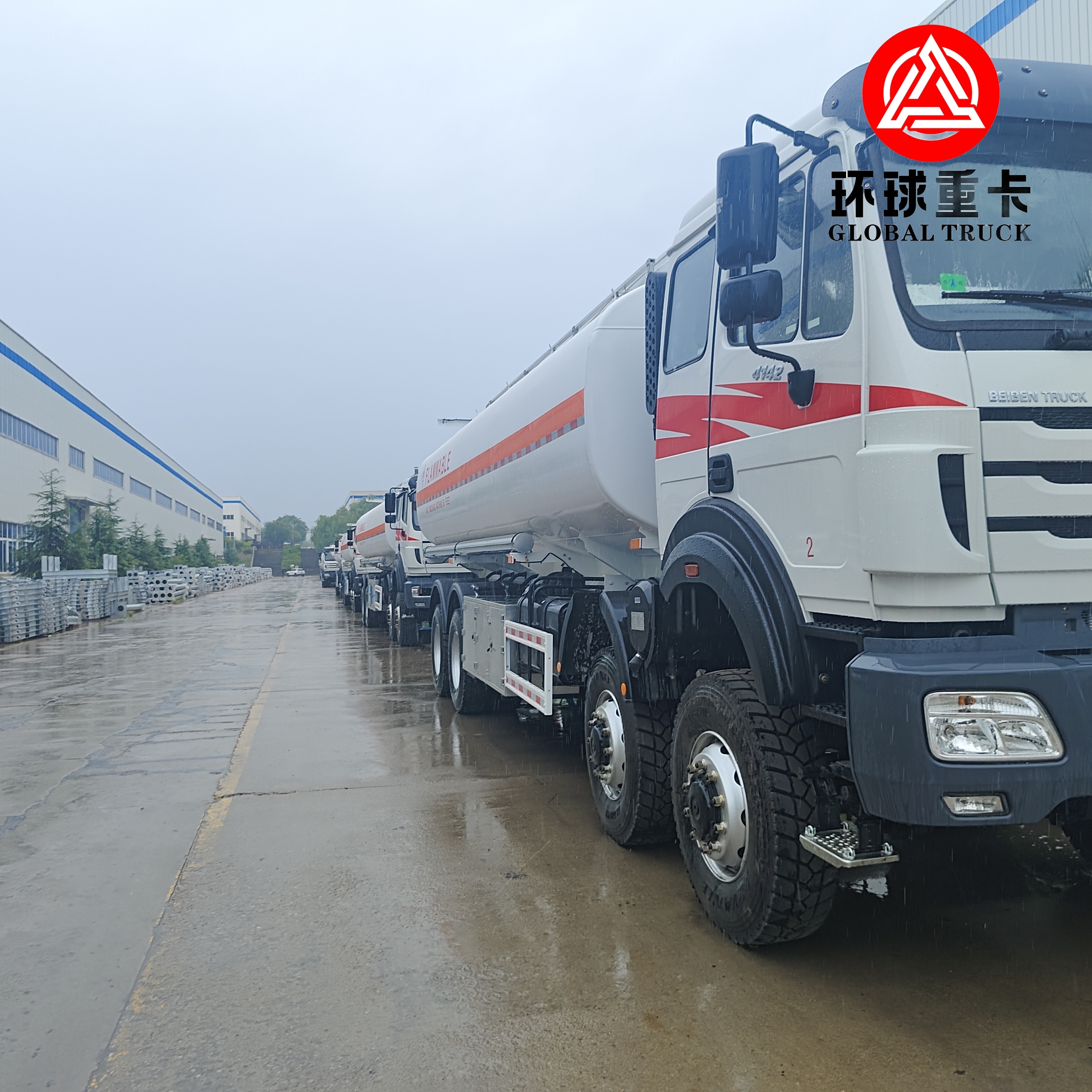 Beiben 8x8 35000L รถบรรทุกถังน้ํามัน รถบรรทุกน้ํามันไดเซลภาระหนัก รถบรรทุกถังน้ํามันสําหรับโครงการเหมืองแร่คองโก