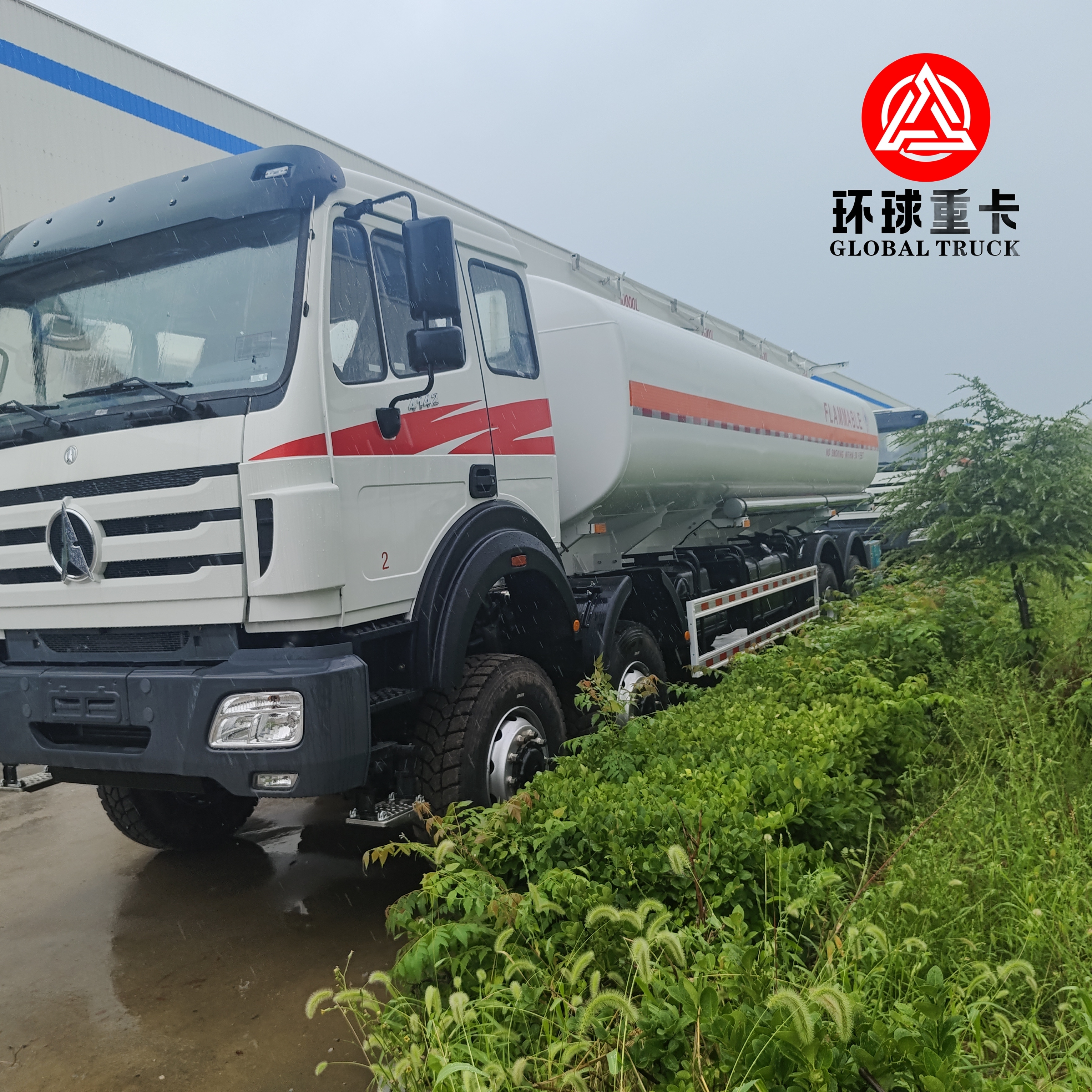 รถบรรทุกน้ำมันเชื้อเพลิง Beiben 8x8 ขนาด 35,000 ลิตร รถบรรทุกน้ำมันดีเซลสำหรับงานหนักสำหรับเหมืองแร่คองโก