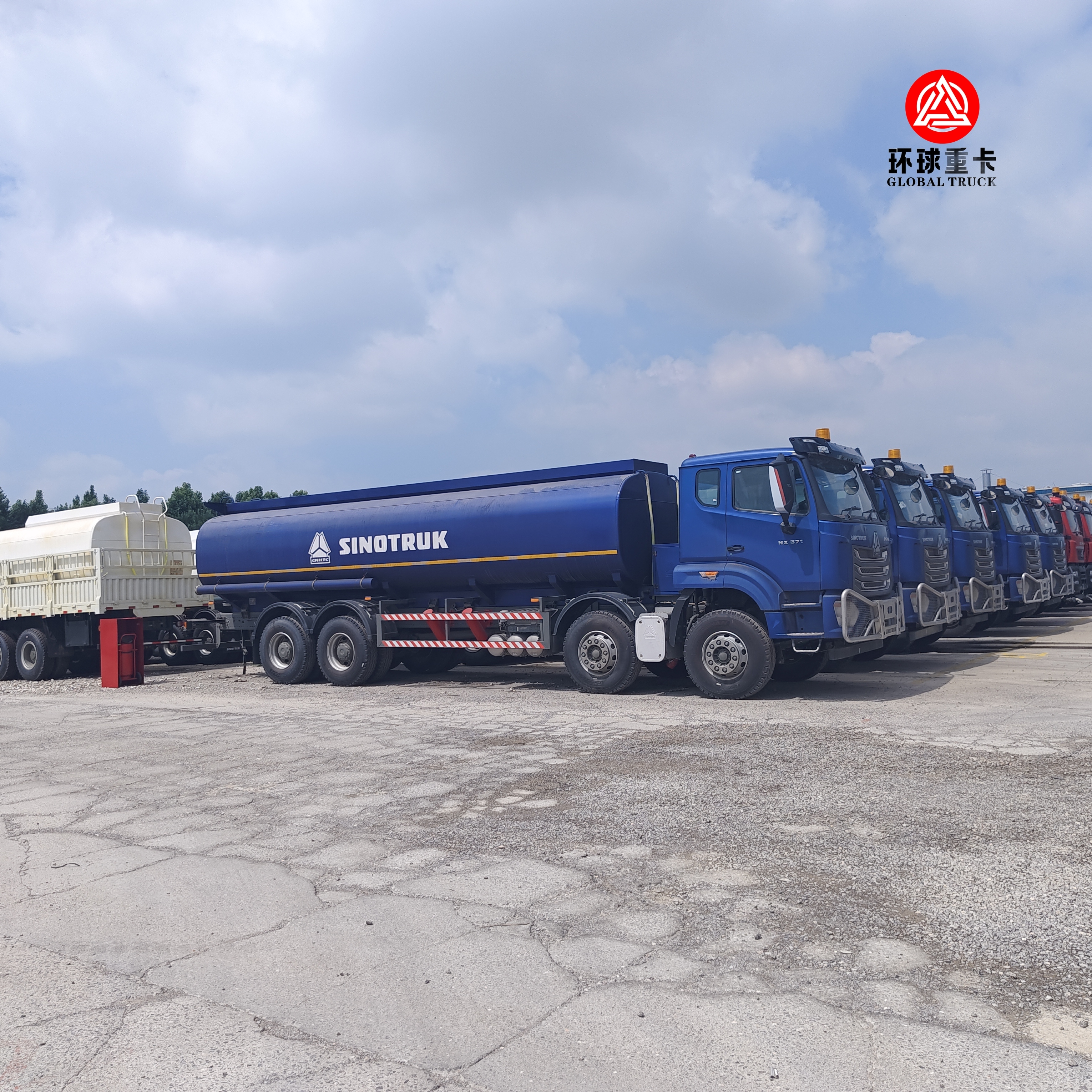 HOWO NX 8x4 30000L รถกระบะน้ํามัน รถกระบะน้ํามันน้ํามันน้ํามันหนัก รถกระบะน้ํามันสําหรับตลาดทานซาเนีย