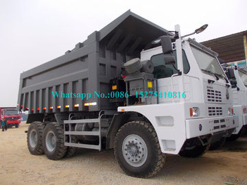 Sinotruck HOWO รถบรรทุกการถ่ายโอนข้อมูล 70tons 6 * 4 371HP รถบรรทุกพื้นถนน ZZ5707S3840AJ