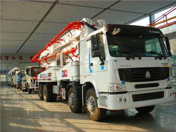 Sinotruk Howo 8x4 รถปั๊มคอนกรีต Euro 2 พร้อมฐานล้อขนาด 5,000 มม